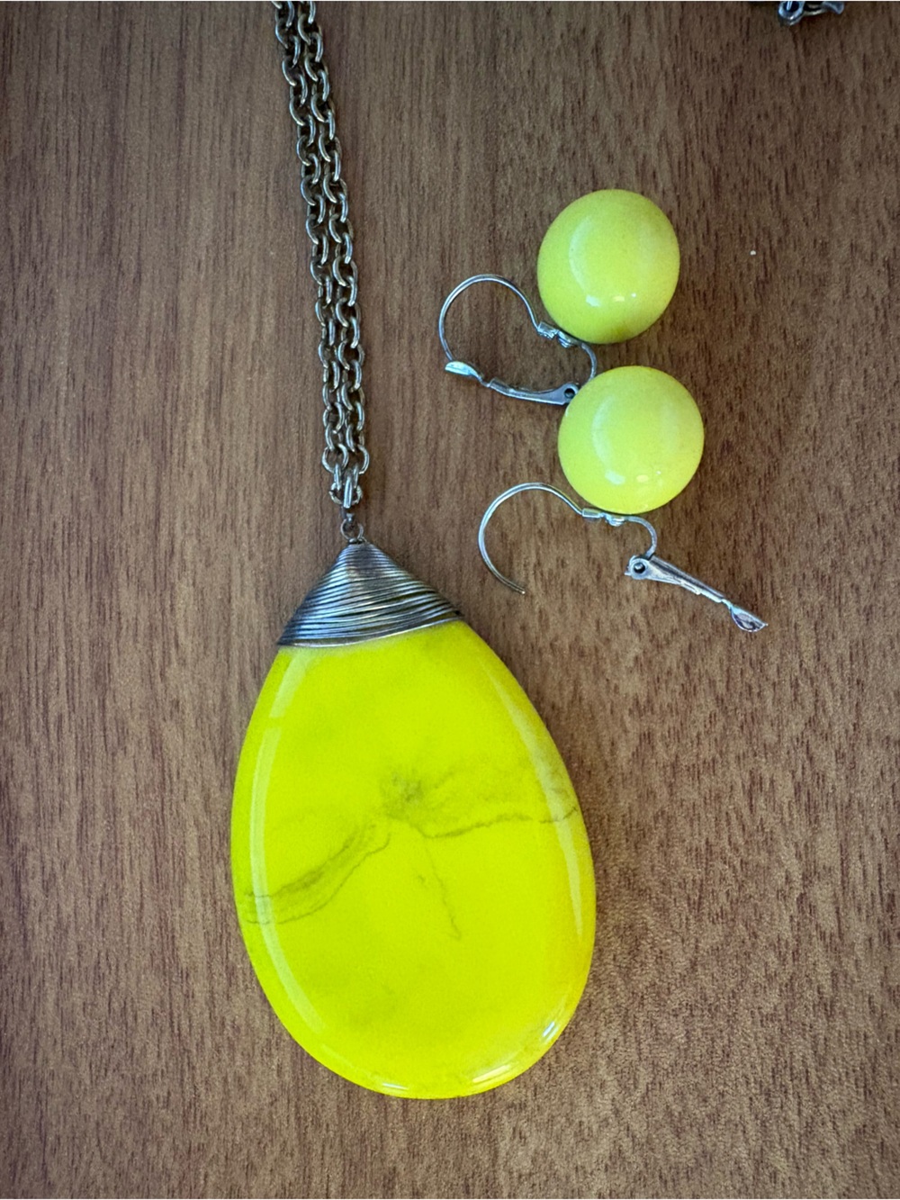 Old Navy Yellow Teardrop Pendant Necklace with Matching Yellow Ball Earrings